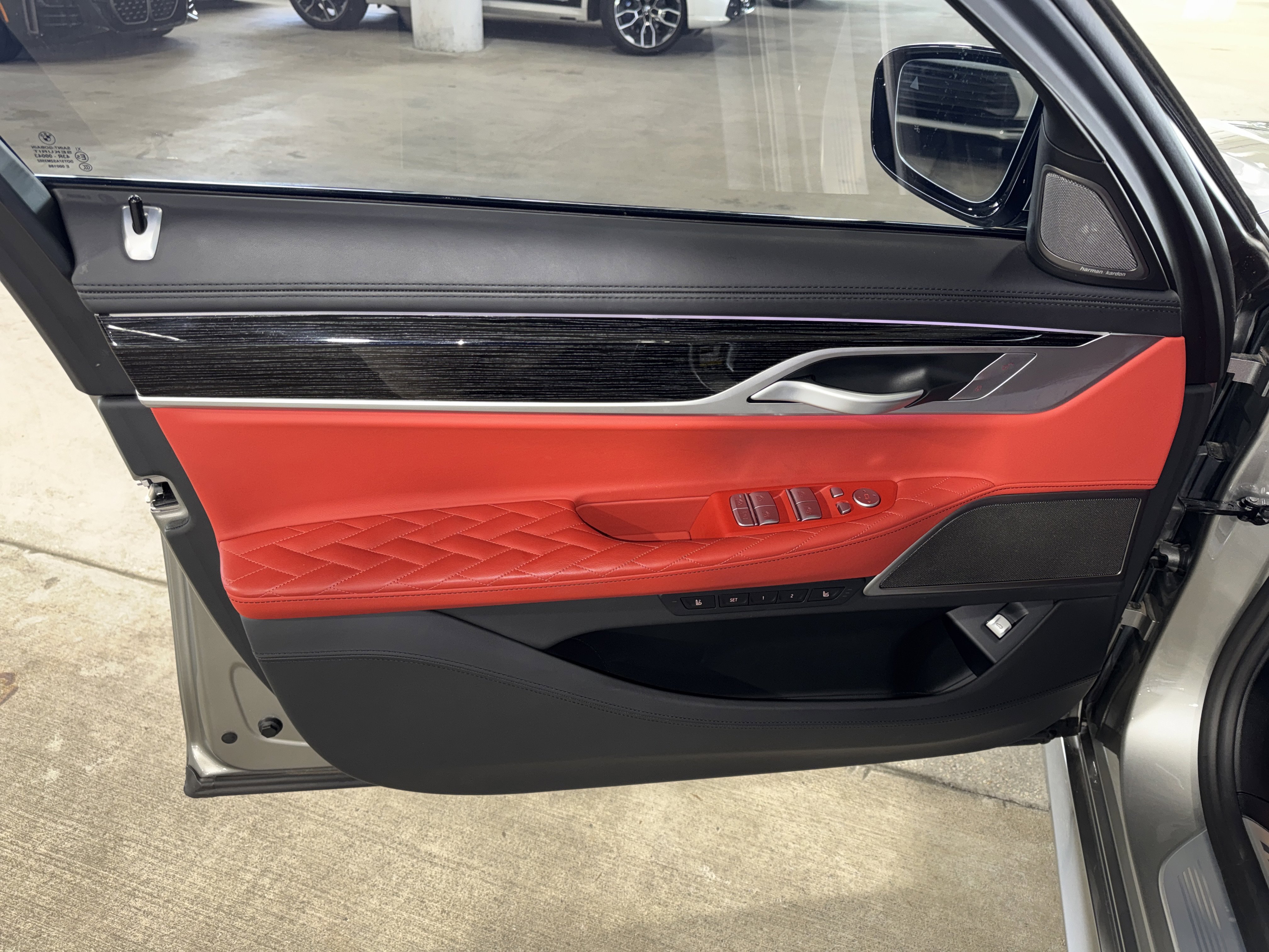 Used 2022 BMW 750i xDrive w/ Executive Package image 17