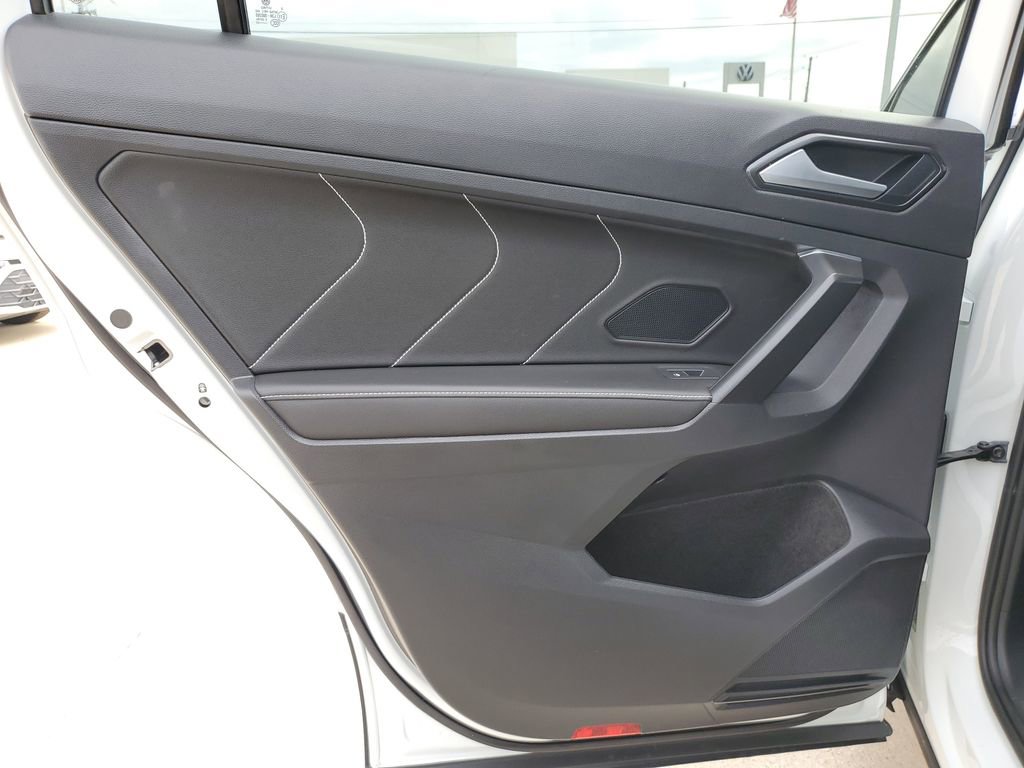 Used 2023 Volkswagen Tiguan SE image 14