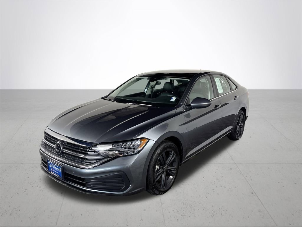 Certified 2022 Volkswagen Jetta SE w/ Panoramic Sunroof Package image 2