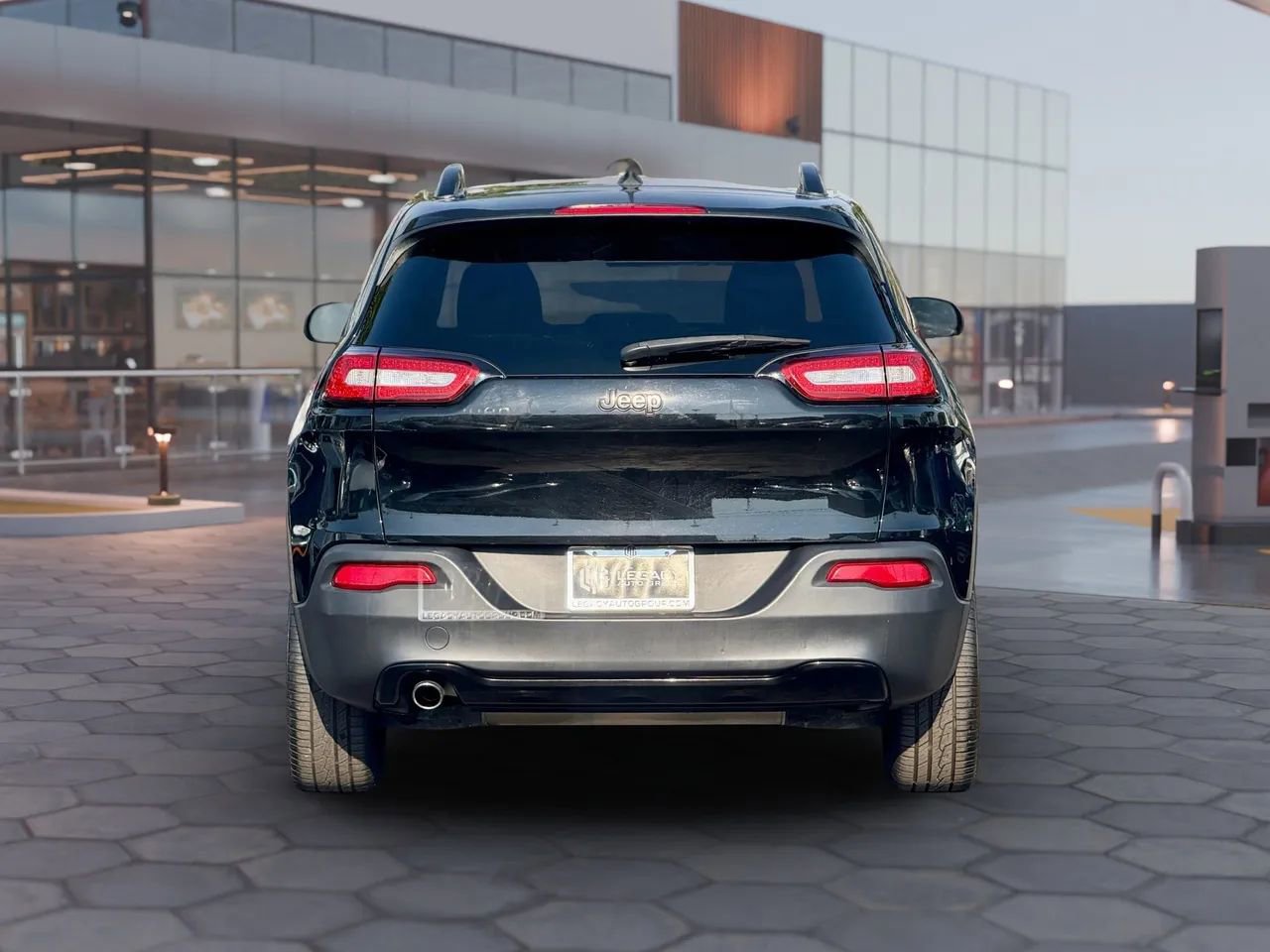 Used 2017 Jeep Cherokee Sport image 2