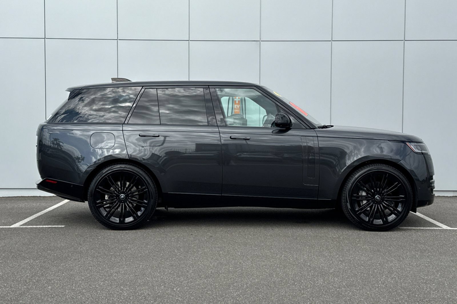 Used 2023 Land Rover Range Rover SE AWD/4WD image 6