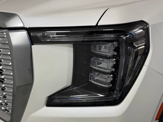 Used 2023 GMC Yukon XL Denali RWD image 12