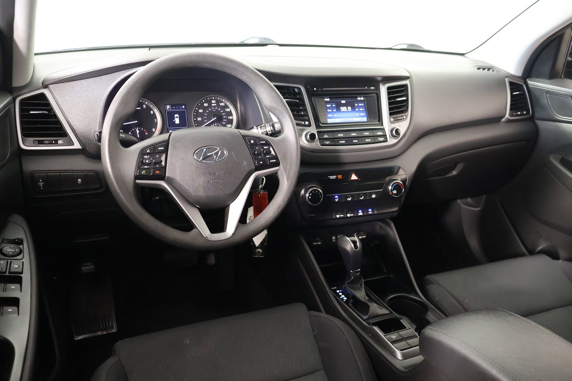 Used 2018 Hyundai Tucson SE image 2