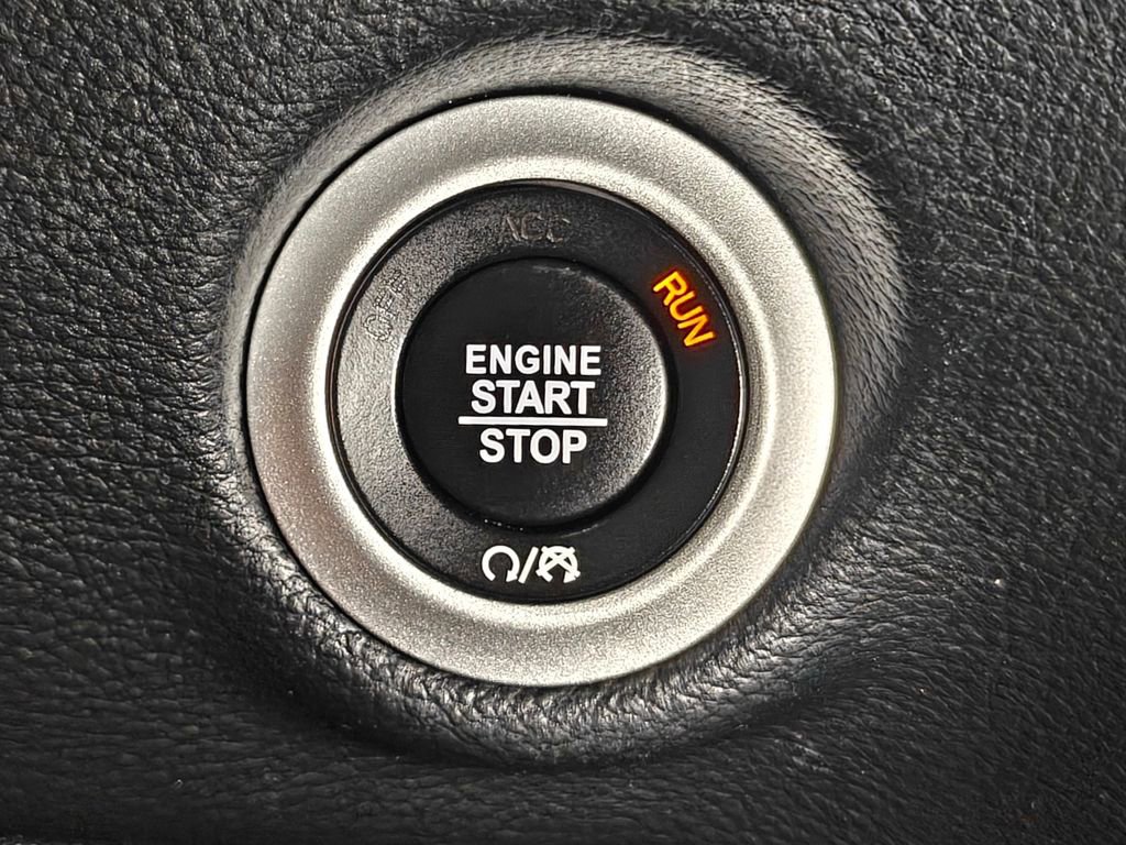 Used 2024 Chrysler Pacifica Touring image 10