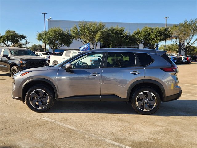Used 2024 Nissan Rogue SV image 4