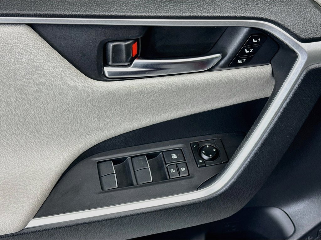 Used 2019 Toyota RAV4 Limited w/ Cold Weather Package FWD image 22