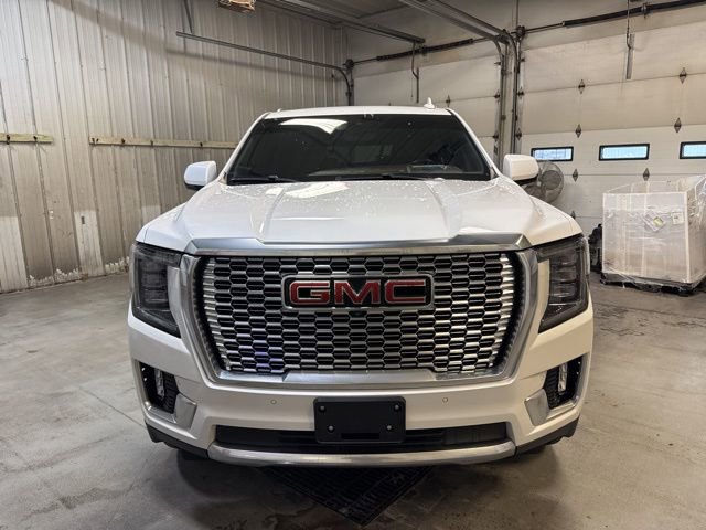 Used 2022 GMC Yukon XL Denali w/ Denali Premium Package image 2