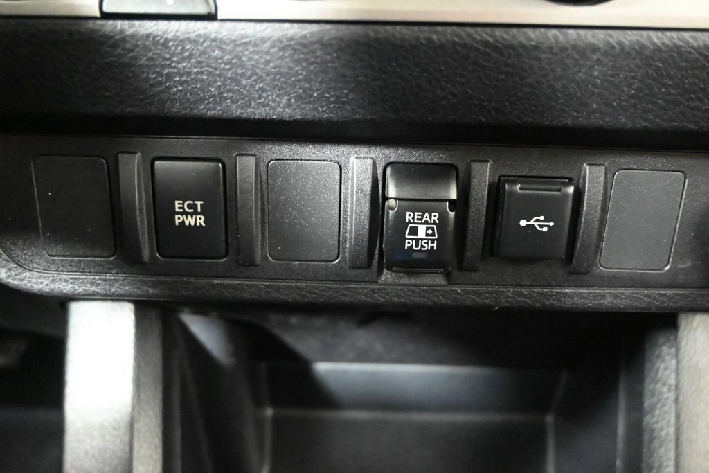Used 2020 Toyota Tacoma SR5 AWD/4WD image 29