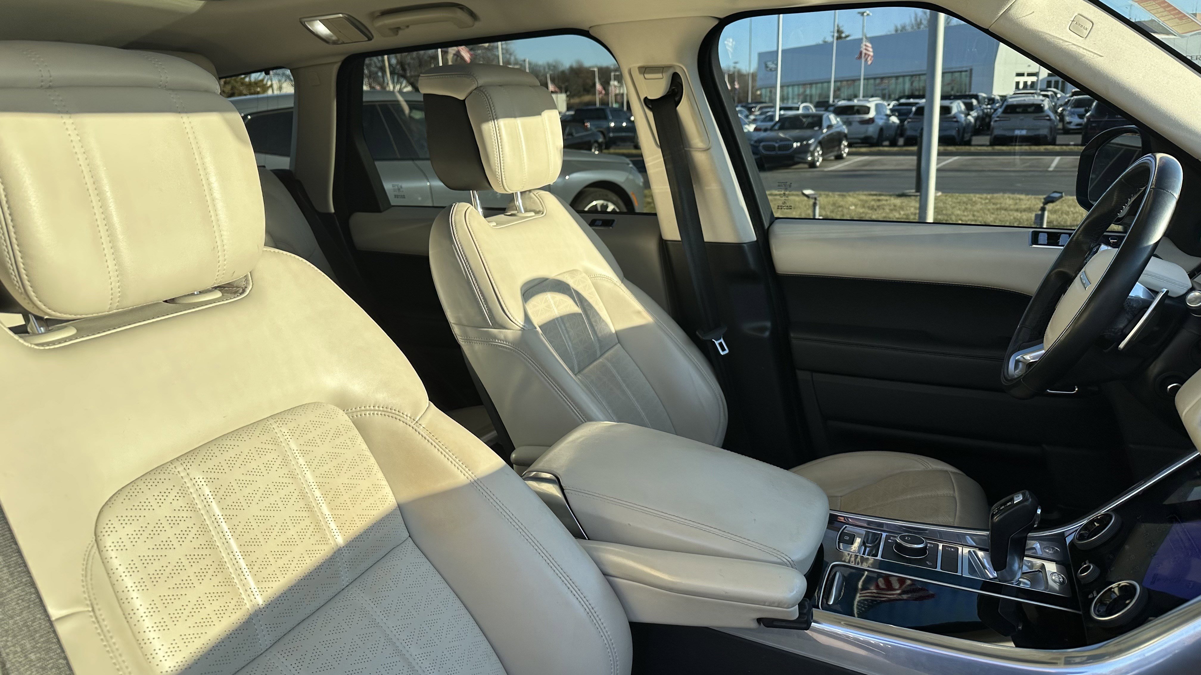 Used 2018 Land Rover Range Rover Sport HSE Dynamic image 32