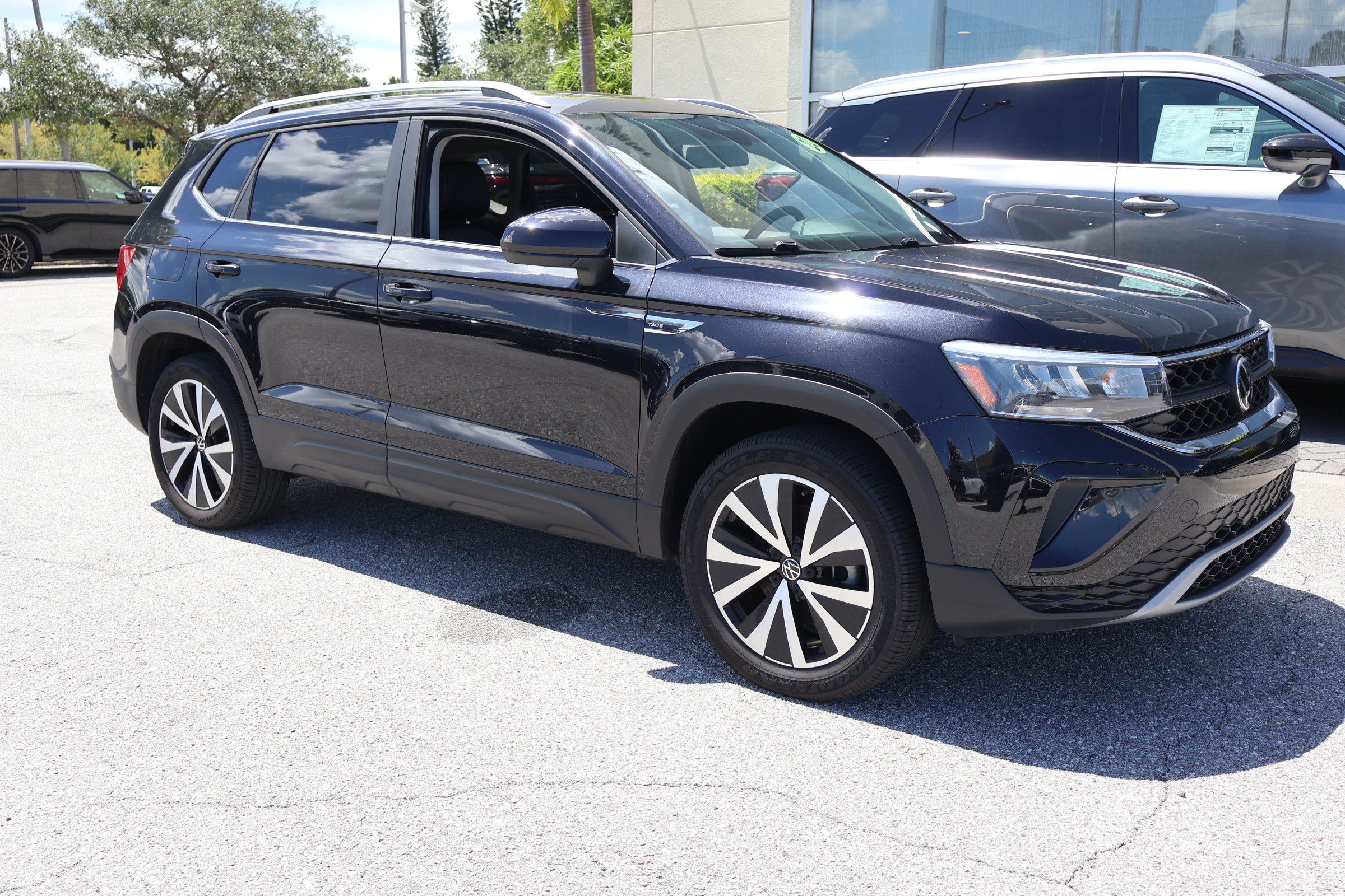 Used 2022 Volkswagen Taos SE w/ IQ.Drive SE Package AWD/4WD image 11