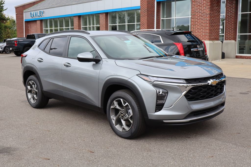 New 2025 Chevrolet Trax LT w/ Driver Confidence Package image 2