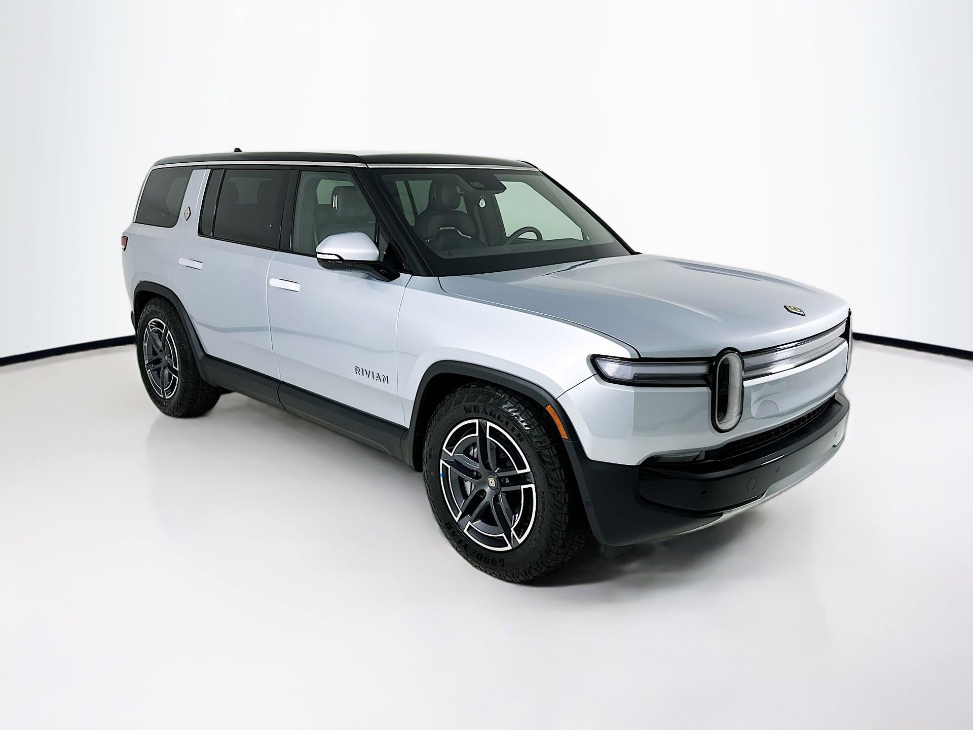 Used 2026 Rivian R1S Adventure image 1