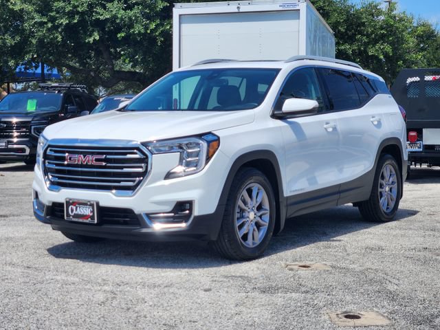 Used 2023 GMC Terrain SLT w/ Infotainment Package II FWD image 3