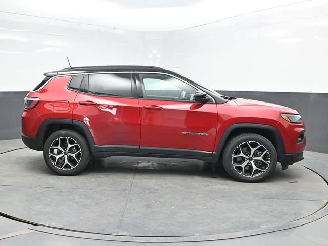 Used 2025 Jeep Compass Limited AWD/4WD image 8