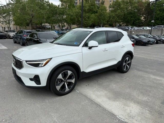 Used 2023 Volvo XC40 B5 Plus w/ Driver Assist Package