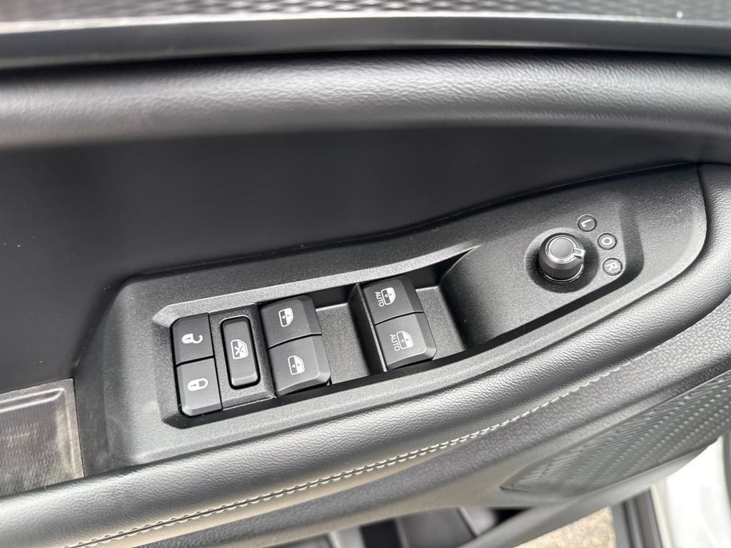 Certified 2025 Jeep Grand Cherokee L Laredo w/ Luxury Tech Group I AWD/4WD image 19