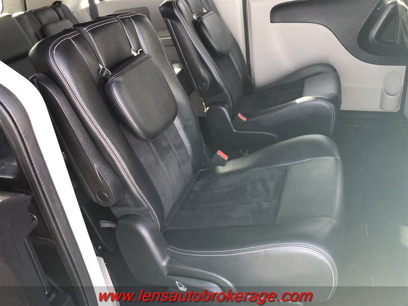 Used 2018 Dodge Grand Caravan SXT FWD image 17