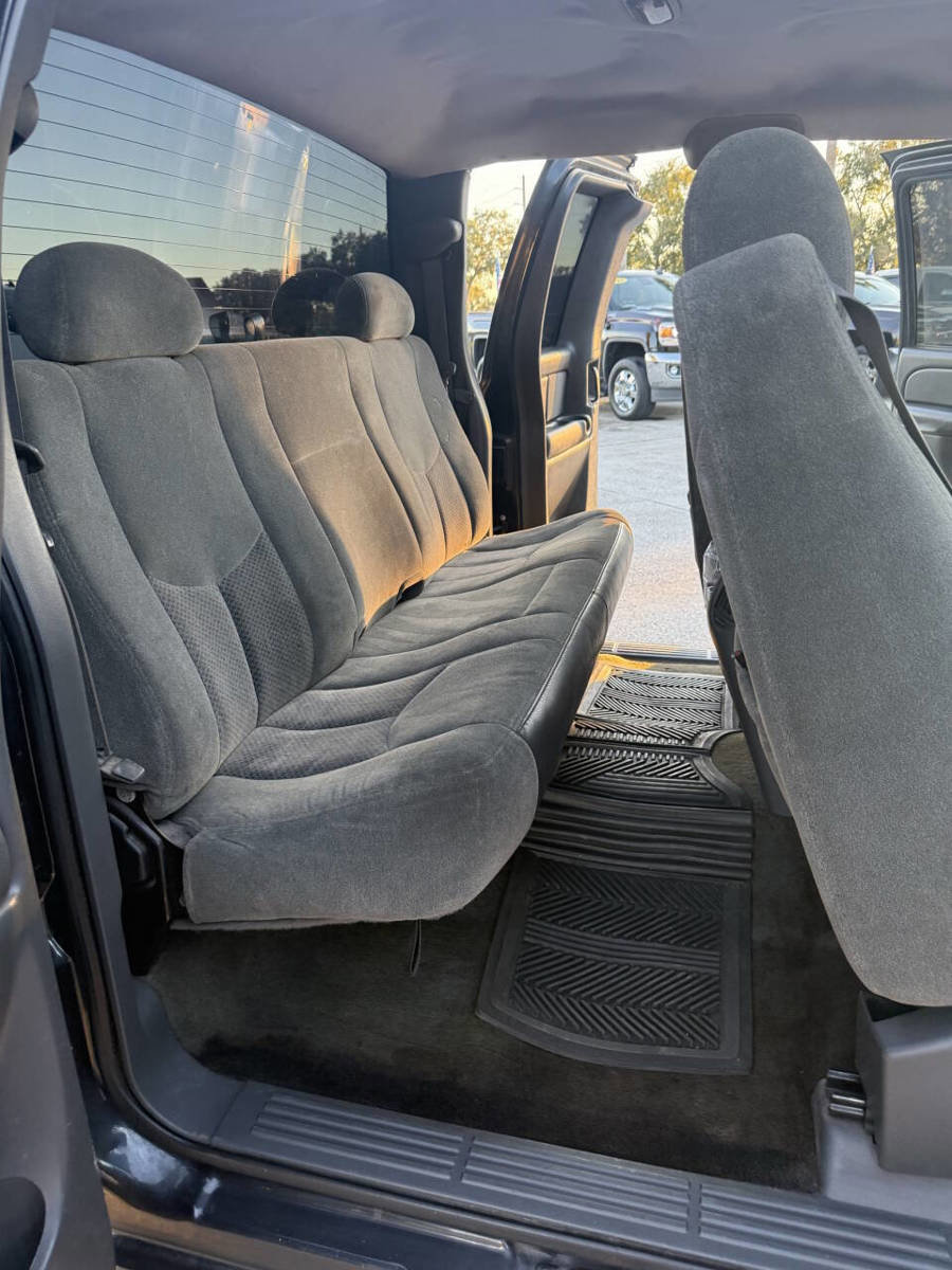 Used 2004 Chevrolet Silverado 1500 LS w/ Light Duty Power Package image 20