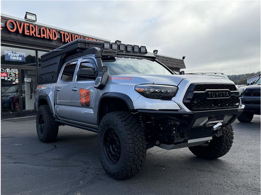 Used 2017 Toyota Tacoma TRD Off-Road image 3