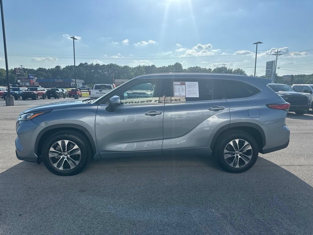 Used 2020 Toyota Highlander XLE FWD image 3