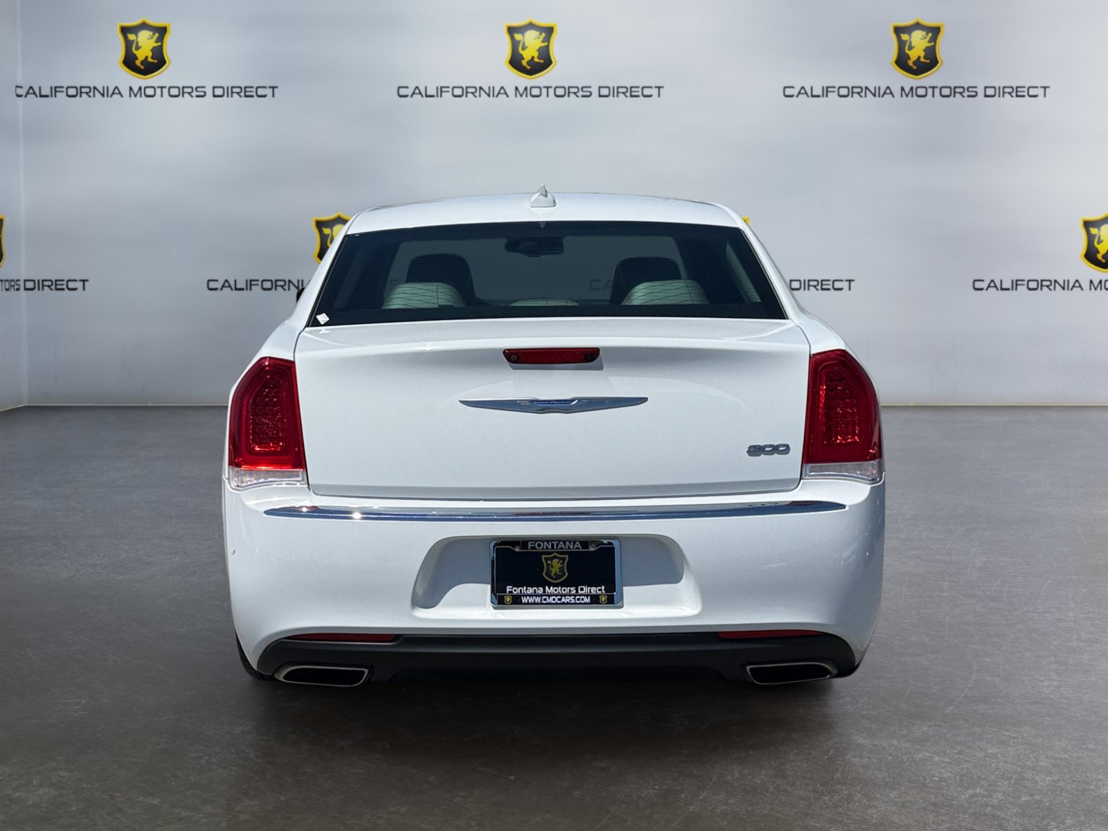 Used 2019 Chrysler 300 Touring RWD image 4