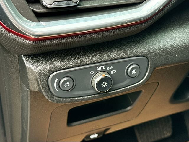 Used 2021 Chevrolet TrailBlazer RS w/ Sun and Liftgate Package image 11