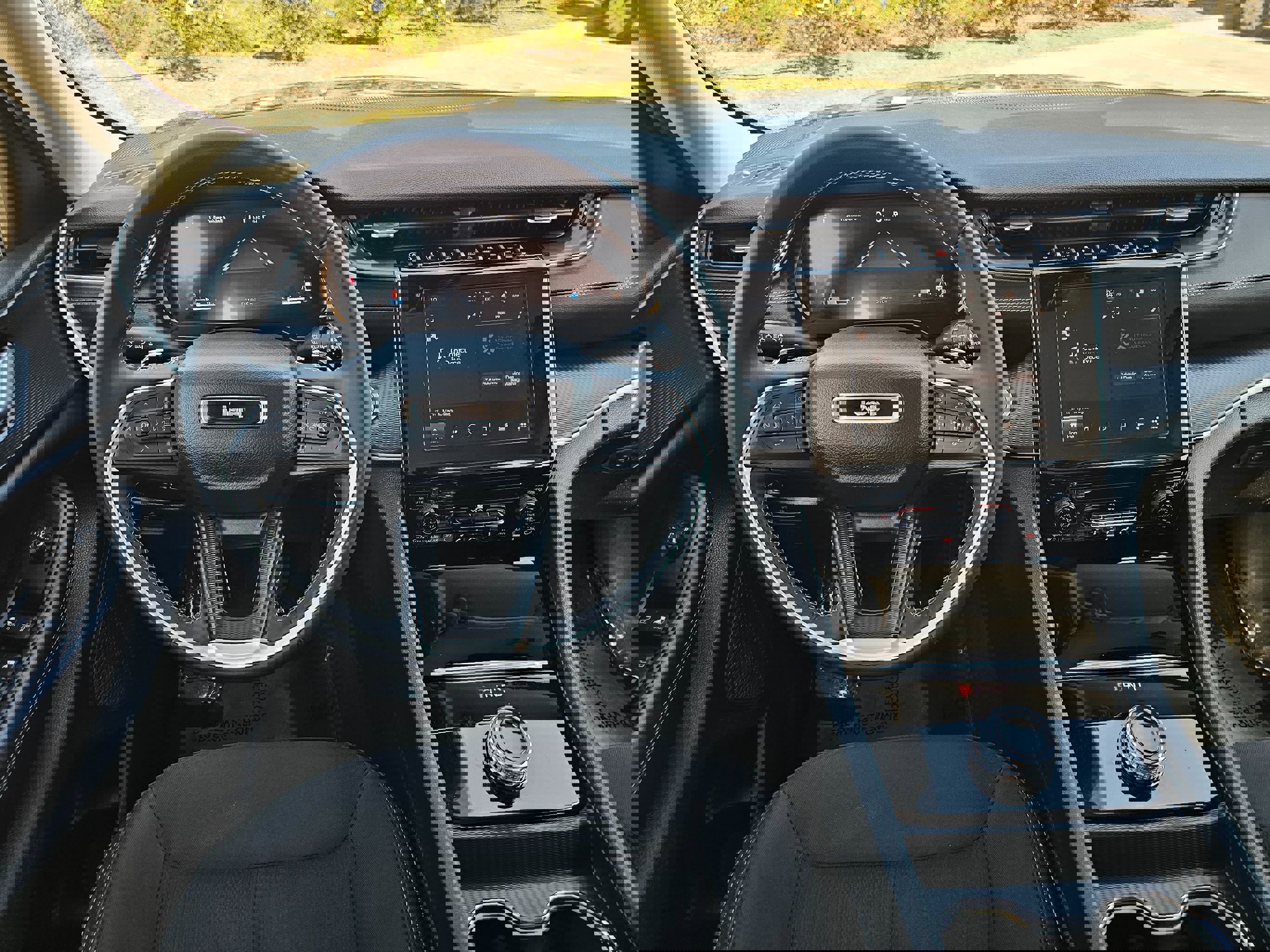 Used 2024 Jeep Grand Cherokee Laredo image 24