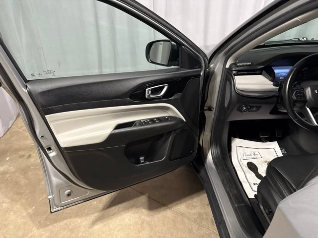 Used 2022 Jeep Compass Limited AWD/4WD image 2