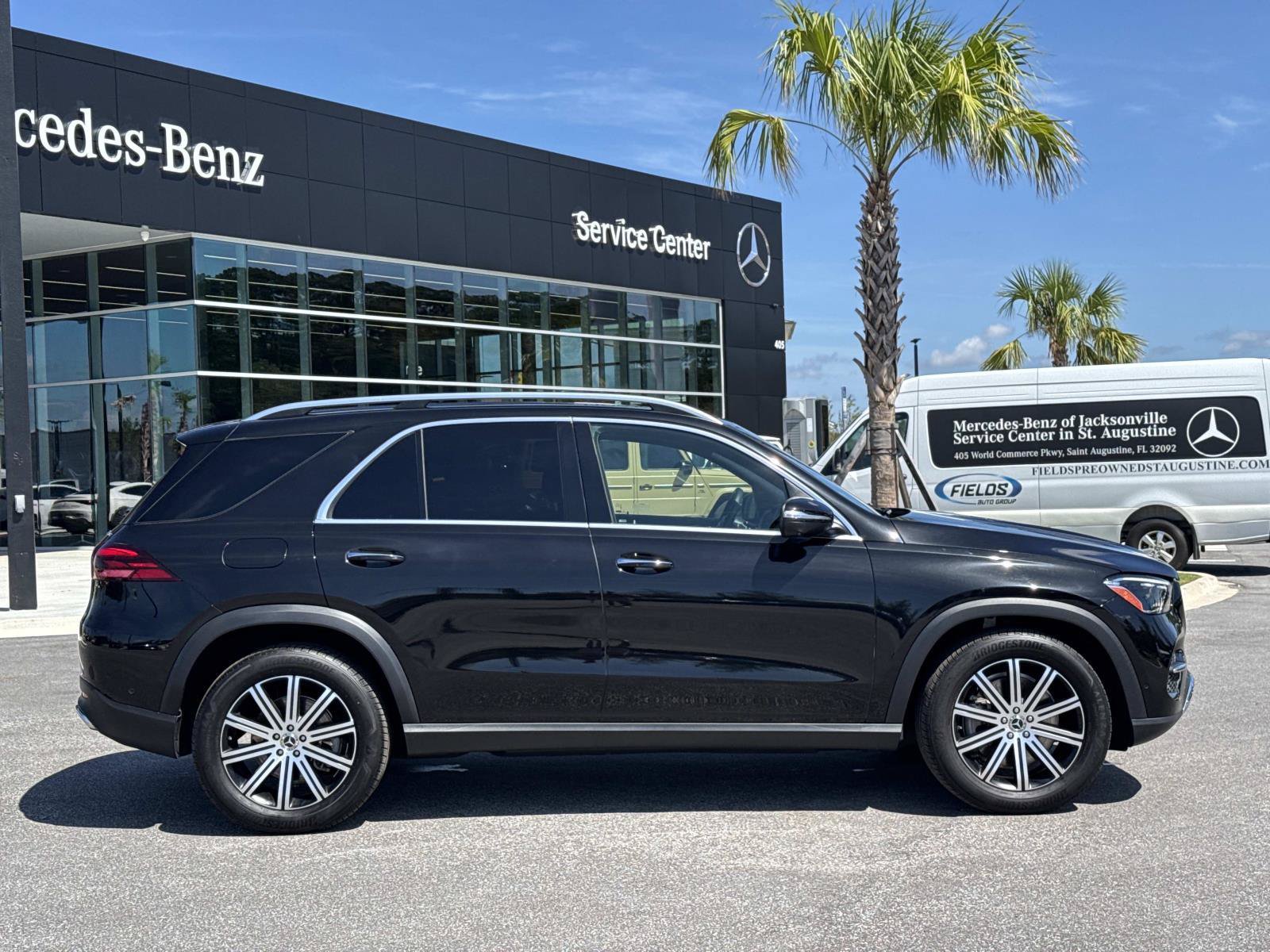 Used 2025 Mercedes-Benz GLE 450e 4MATIC w/ Driver Assistance Package image 2