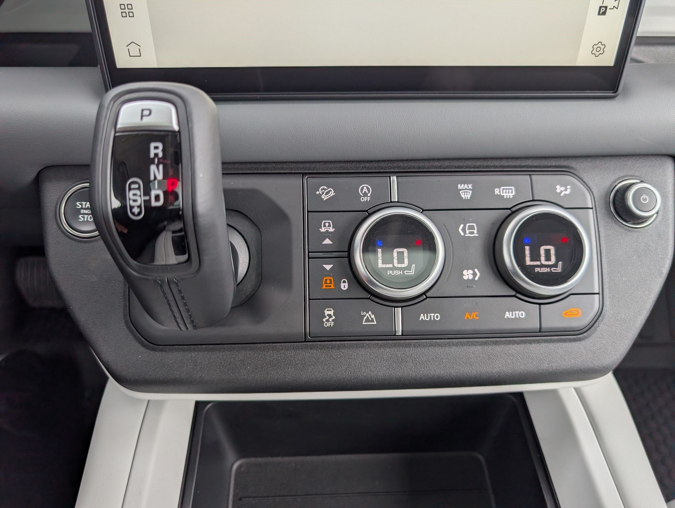 Used 2025 Land Rover Defender 90 X-Dynamic SE AWD/4WD image 17