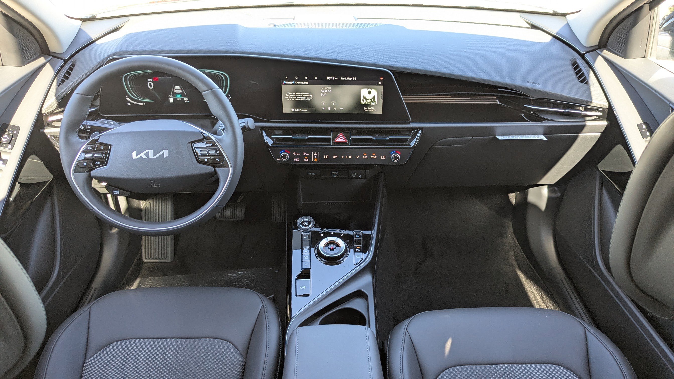 New 2025 Kia Niro EX w/ EX Cold Weather Package image 17