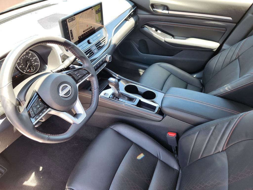 Used 2023 Nissan Altima 2.5 SR w/ SR Premium Package FWD image 11