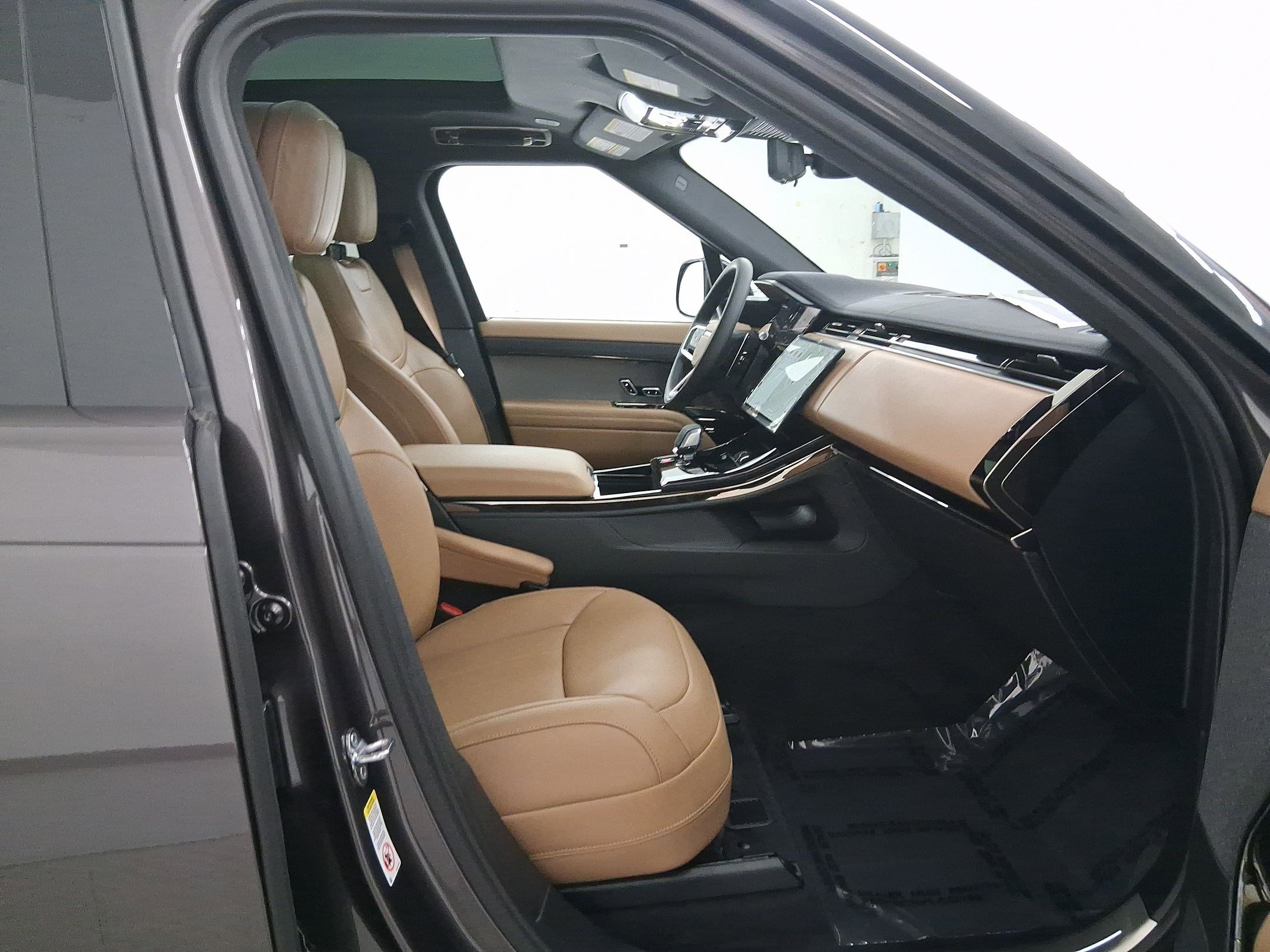 New 2026 Land Rover Range Rover Sport SE AWD/4WD image 32