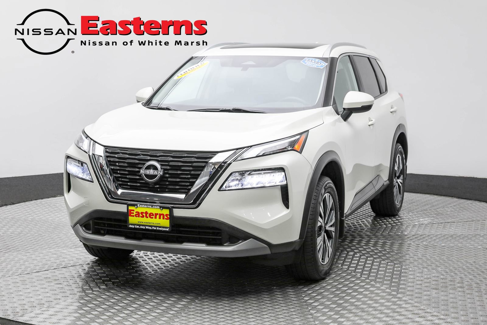 Used 2022 Nissan Rogue SV w/ SV Premium Package image 2
