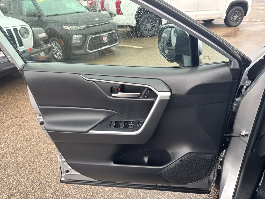 Used 2023 Toyota RAV4 XLE Premium image 33