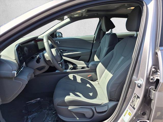 Used 2025 Hyundai Elantra SEL FWD image 11