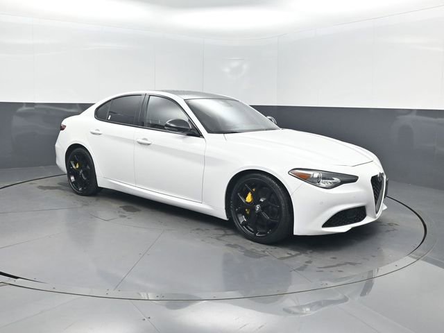 Used 2021 Alfa Romeo Giulia Ti w/ Nero Edizione RWD image 32