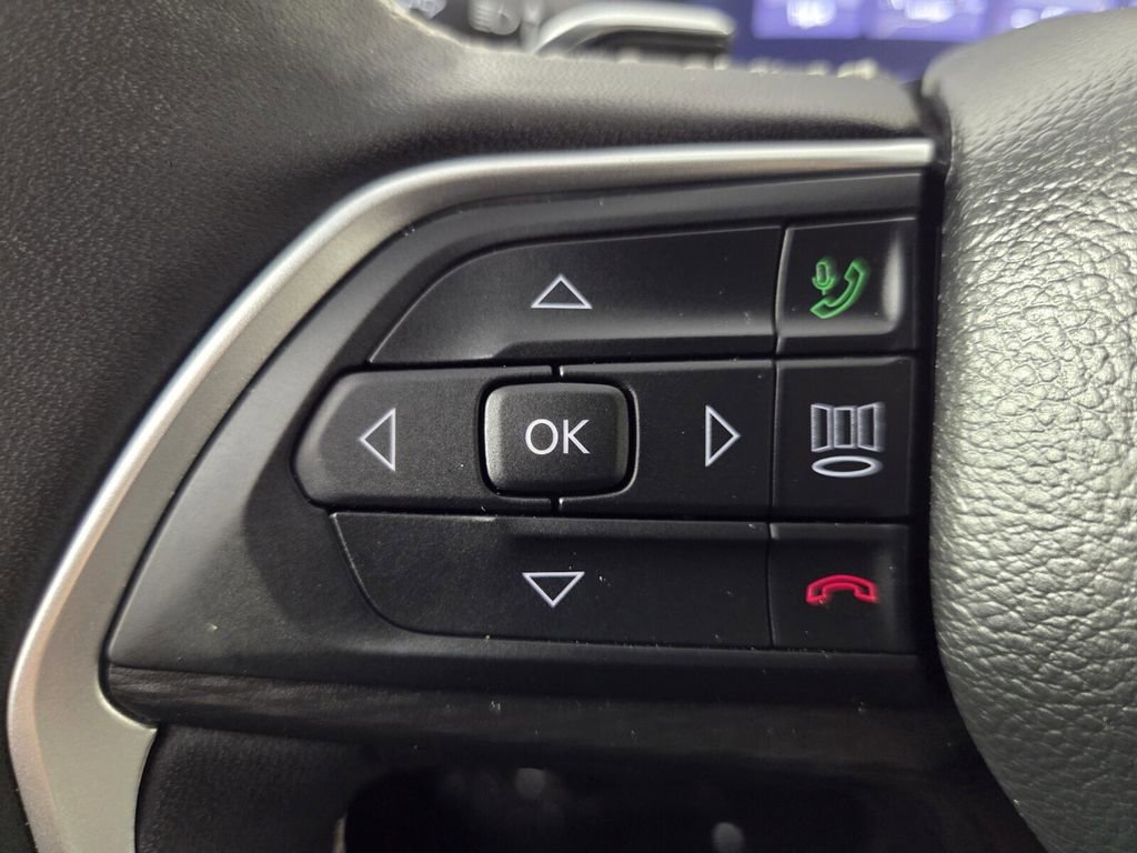 Certified 2025 Jeep Grand Cherokee Laredo w/ Luxury Tech Group I image 21