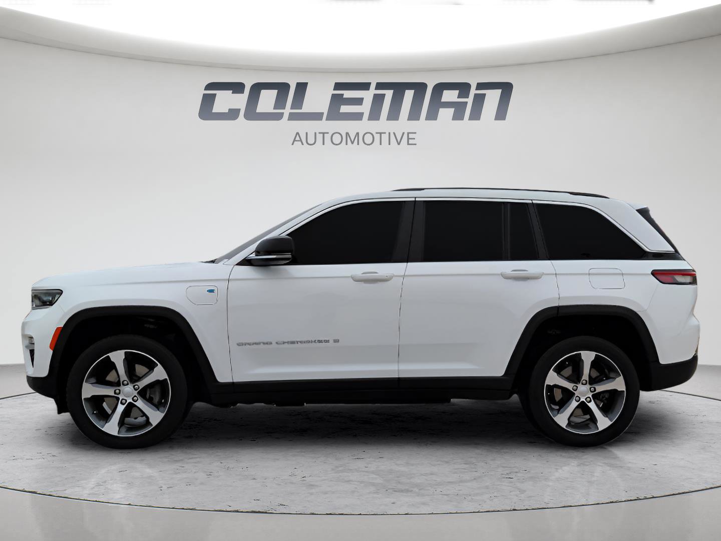 Used 2023 Jeep Grand Cherokee 4WD 4xe image 2