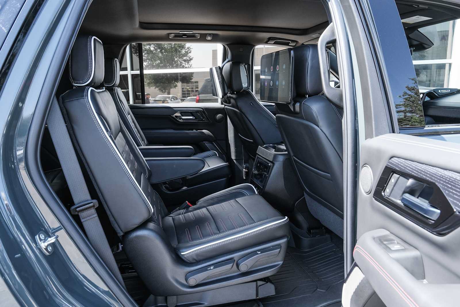 Used 2026 GMC Yukon AT4 Ultimate w/ LPO, Floor Liner Package AWD/4WD image 40