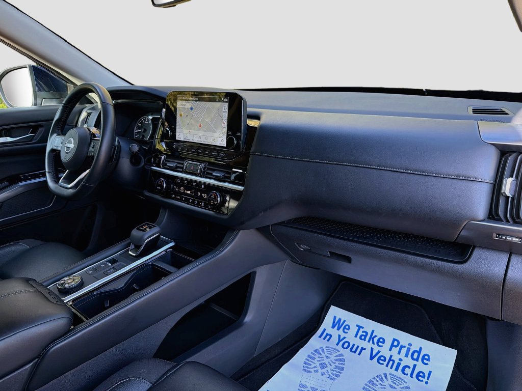 Used 2025 Nissan Pathfinder SL AWD/4WD image 32