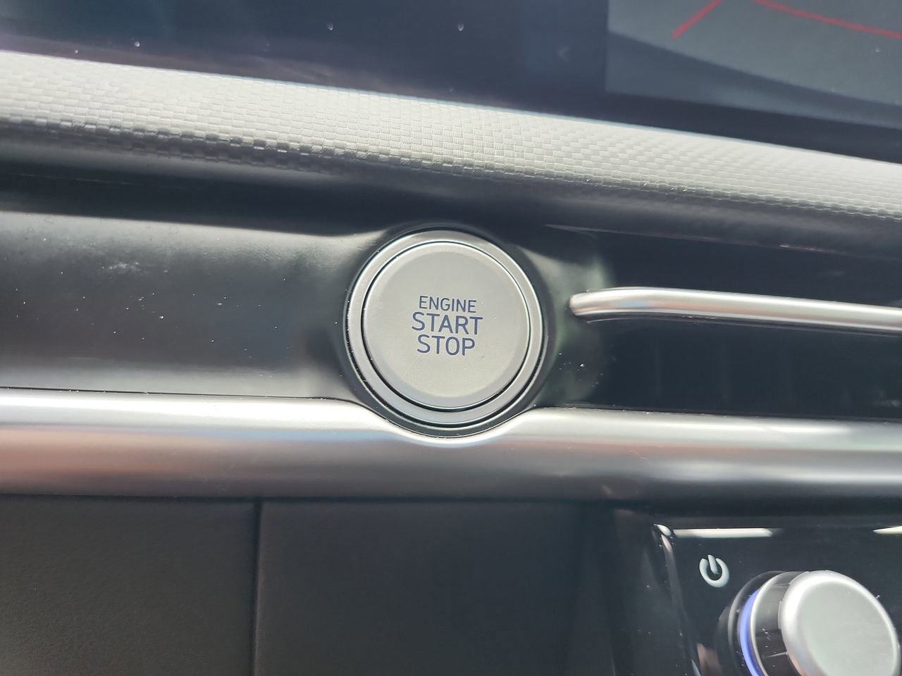 Certified 2025 Hyundai Santa Cruz SE FWD image 30