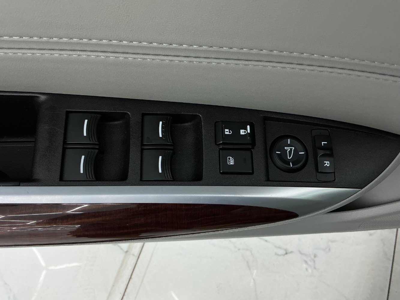 Used 2015 Acura TLX V6 FWD image 39