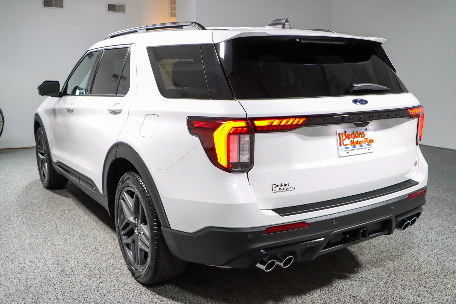 Used 2025 Ford Explorer ST AWD/4WD image 9
