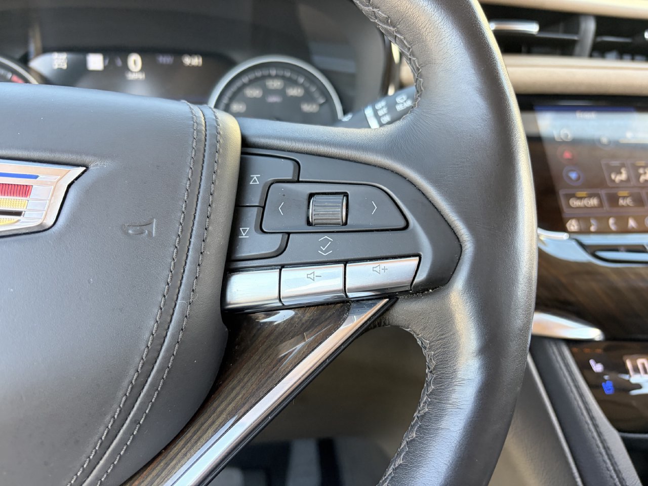 Used 2021 Cadillac XT6 Premium Luxury w/ Platinum Package AWD/4WD image 22