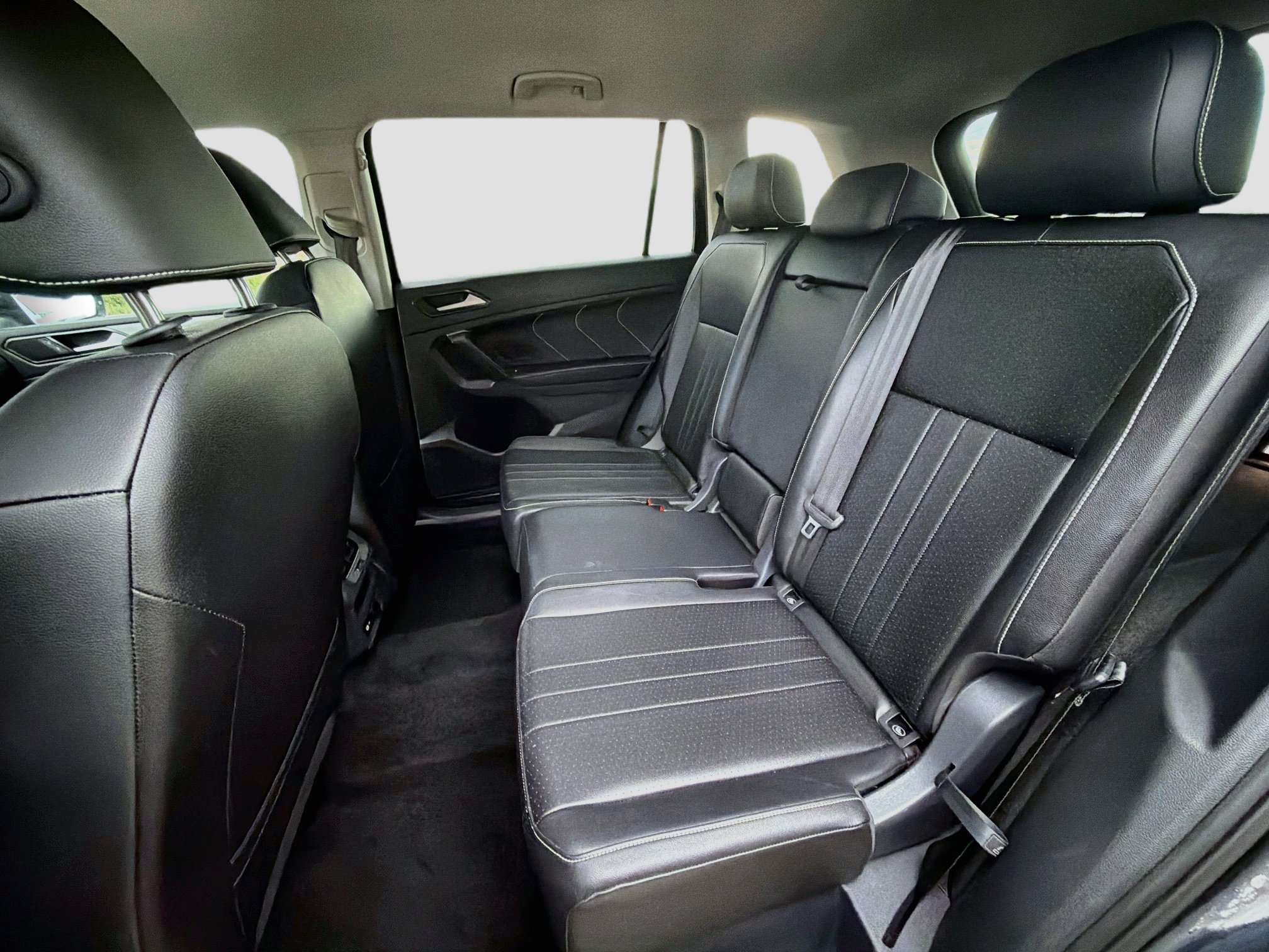 Used 2024 Volkswagen Tiguan SE AWD/4WD image 29
