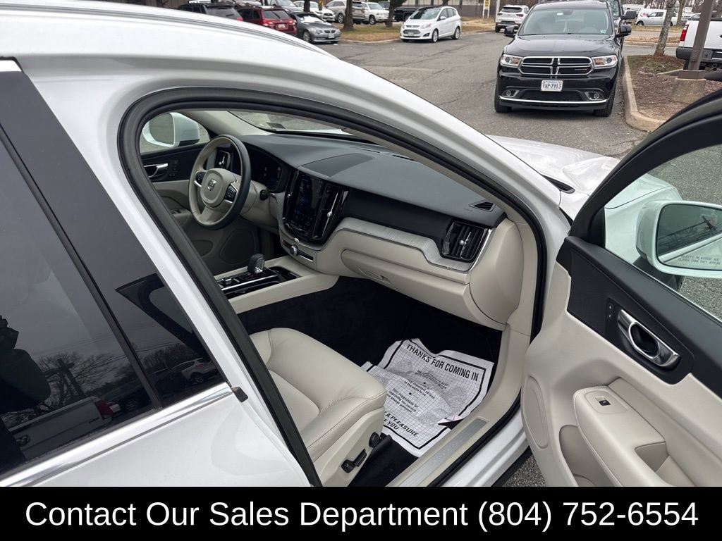Used 2023 Volvo XC60 B5 Plus image 17
