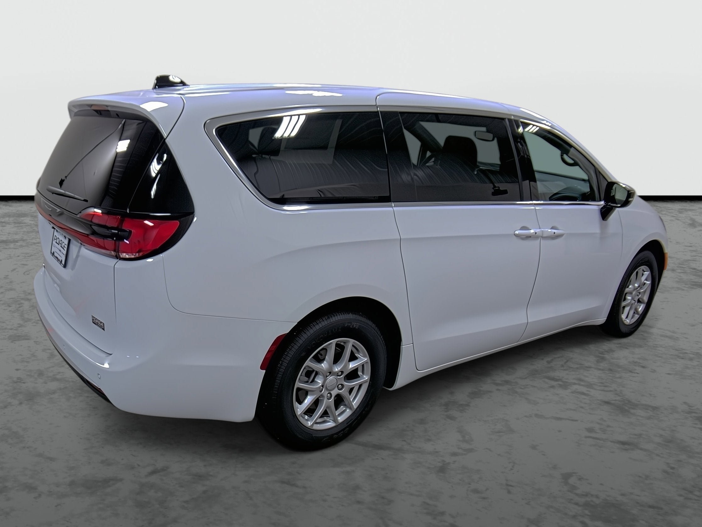 New 2027 Chrysler Pacifica Select FWD image 4