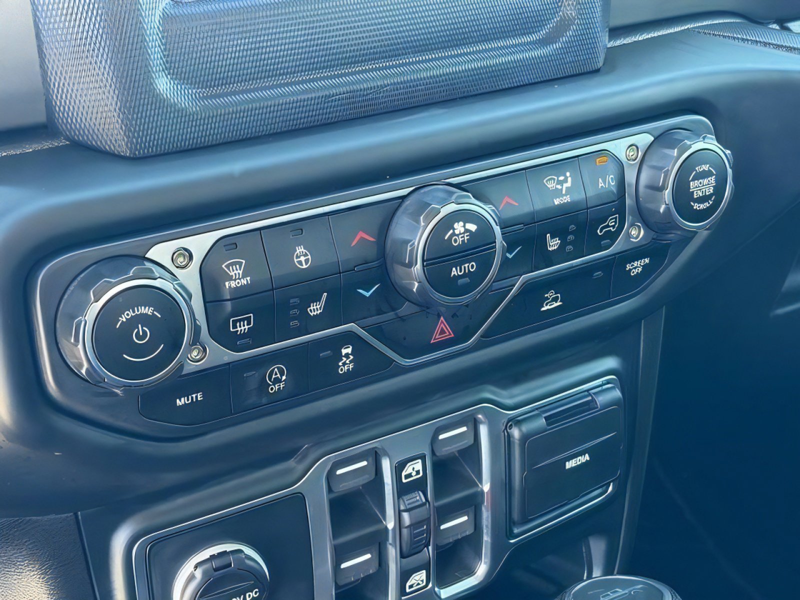 Used 2020 Jeep Gladiator Sport w/ Quick Order Package 24S AWD/4WD image 21
