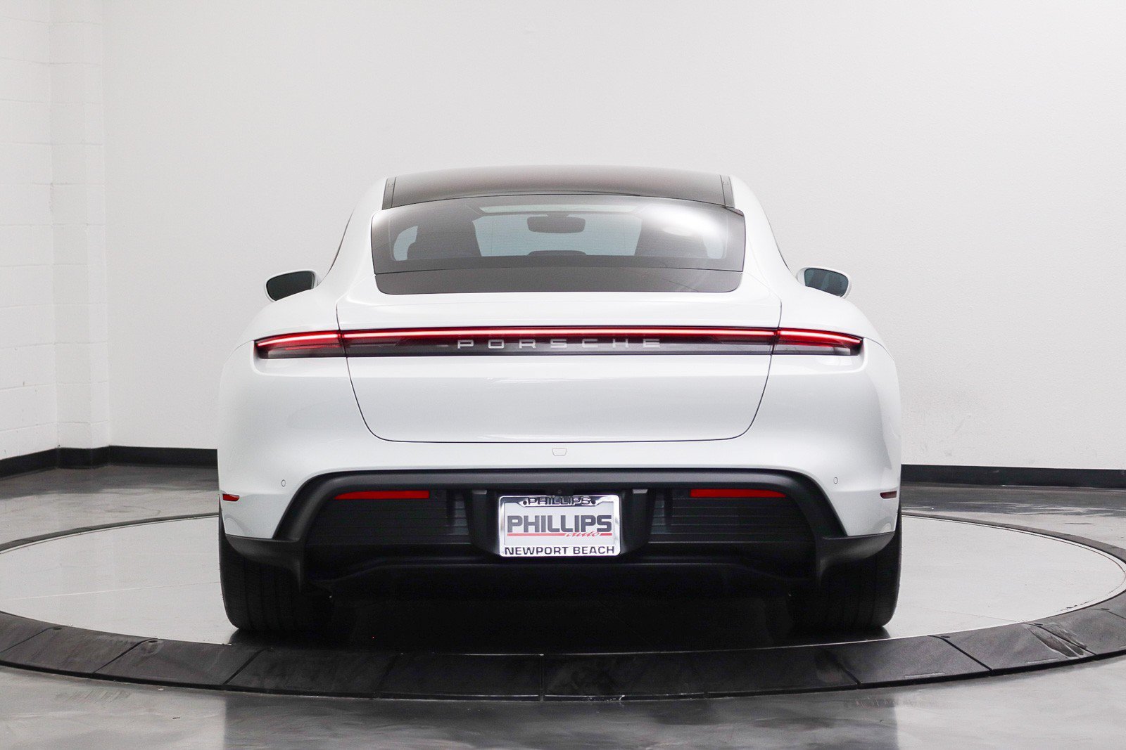 Used 2022 Porsche Taycan RWD image 4